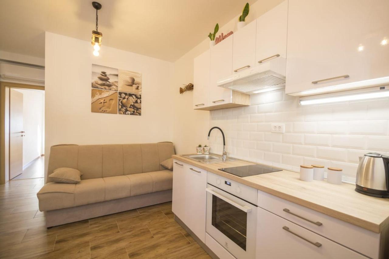 Little Bee Apartment Комижа Екстер'єр фото